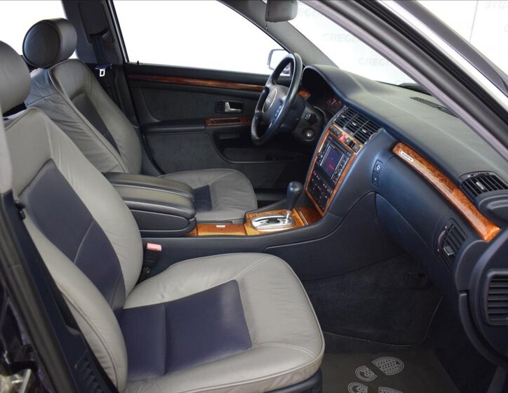 Audi S8 Sedan / Limuzína 4,2 l 265 kw