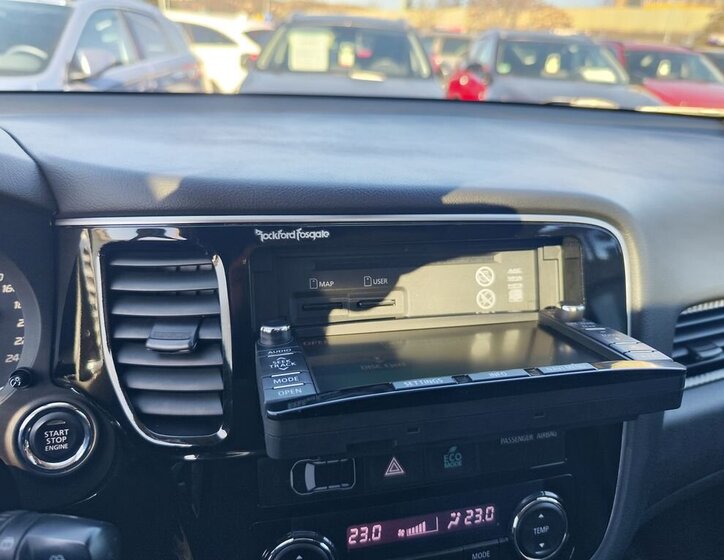 Mitsubishi Outlander SUV / Terénní 2,3 l 110 kw