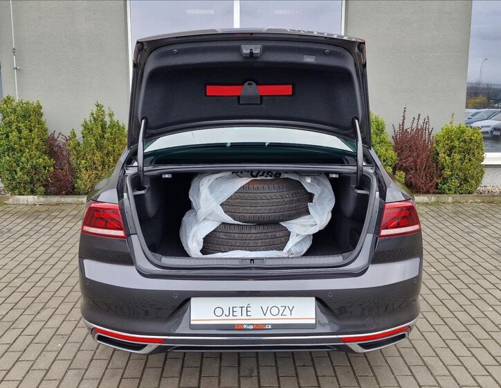 Volkswagen Passat Sedan / Limuzína 2,0 l 147 kw
