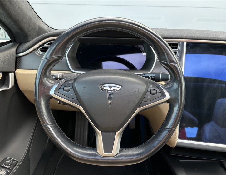 Tesla Model S 10