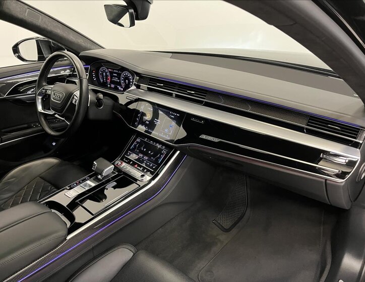 Audi S8 Sedan / Limuzína 4,0 l 420 kw