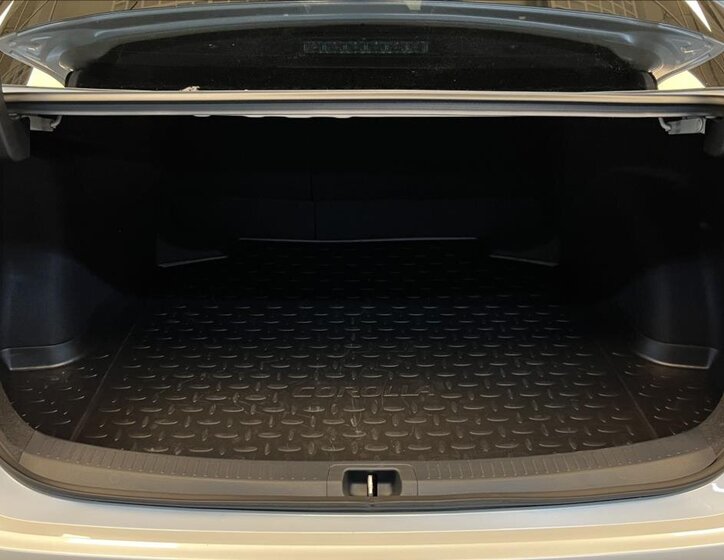 Toyota Corolla Sedan / Limuzína 1,8 l 72 kw