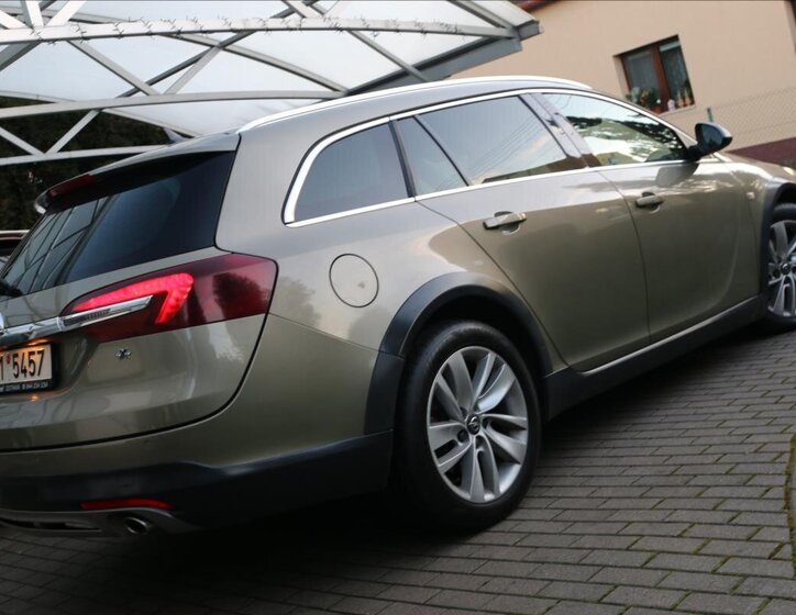 Opel Insignia Kombi 2,0 l 143 kw