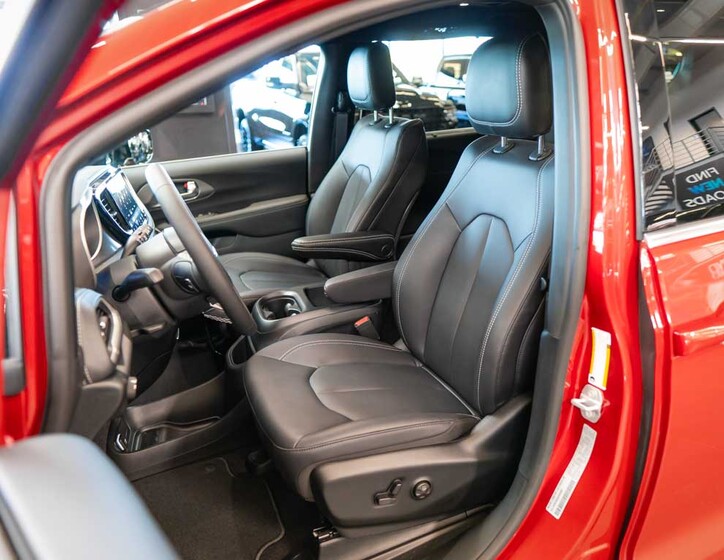 Chrysler Pacifica 15