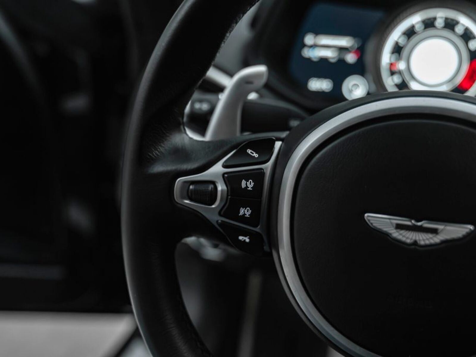 Aston Martin DB11 22