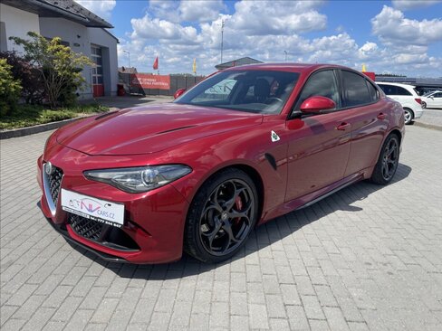 Alfa Romeo Giulia Sedan / Limuzína 2,9 l 375 kw