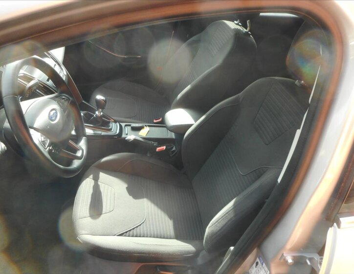 Ford Focus Kombi 999,0 92 kw