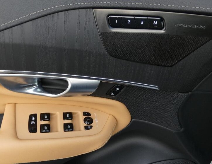 Volvo XC90 SUV / Terénní 2,0 l 173 kw