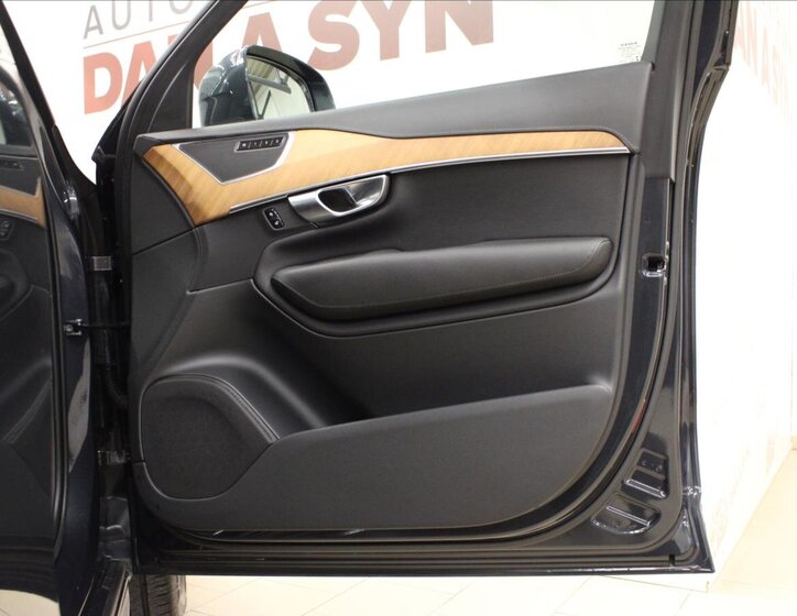 Volvo XC90 SUV / Terénní 2,0 l 173 kw