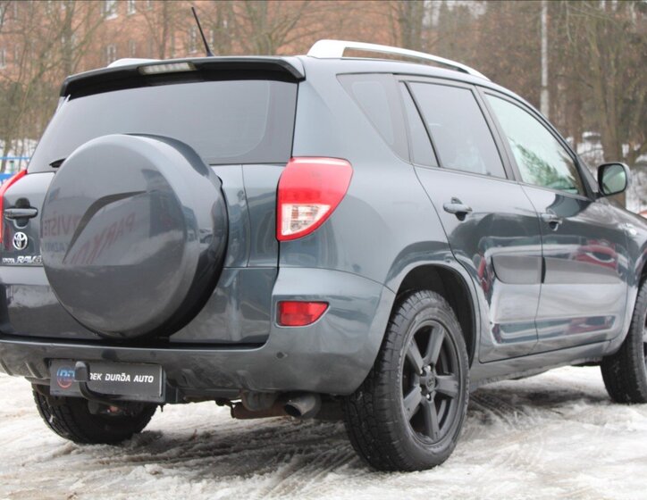 Toyota RAV4 SUV 2,2 l 100 kw