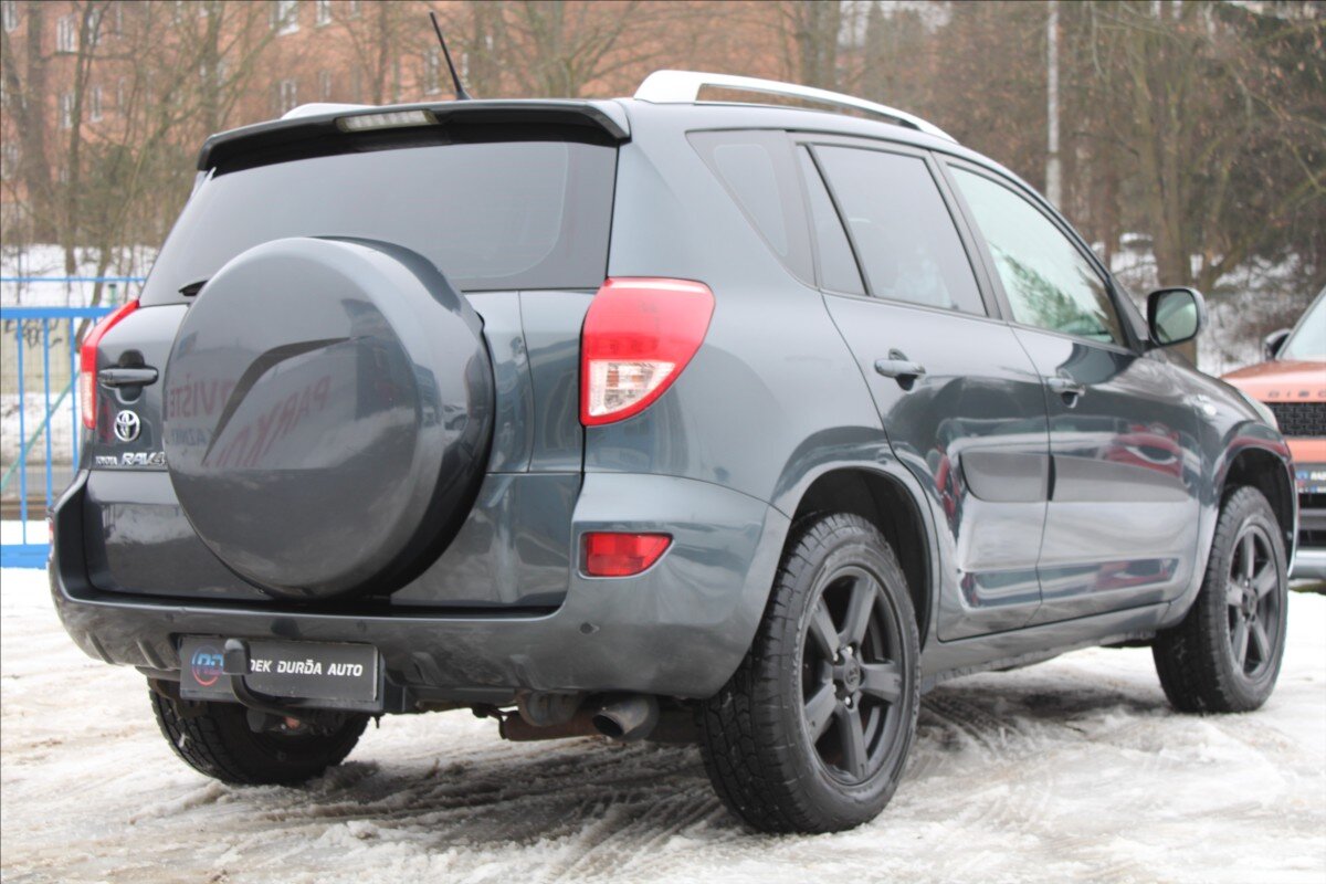 Toyota RAV4 SUV 2,2 l 100 kw