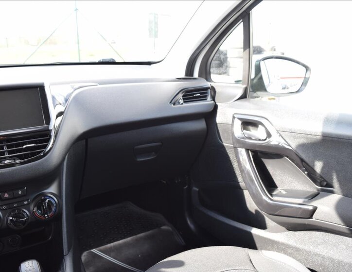 Peugeot 208 Hatchback 1,4 l 50 kw