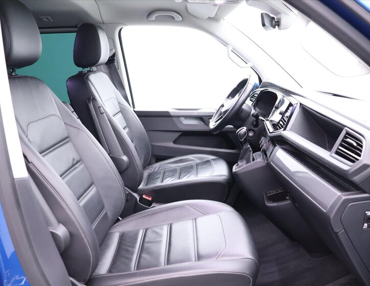 Volkswagen Multivan 14