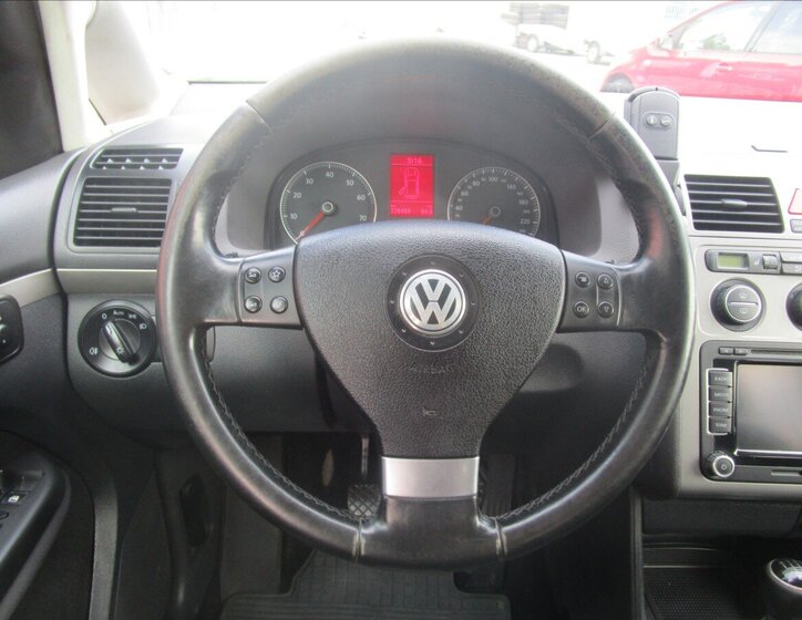 Volkswagen Touran 8