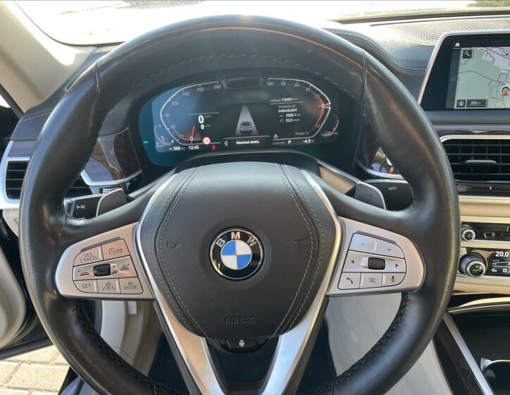 BMW Řada 7 Sedan 3,0 l 210 kw