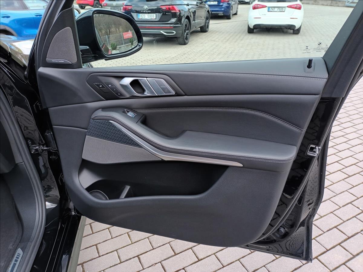 BMW X7 SUV / Terénní 4,4 l 390 kw