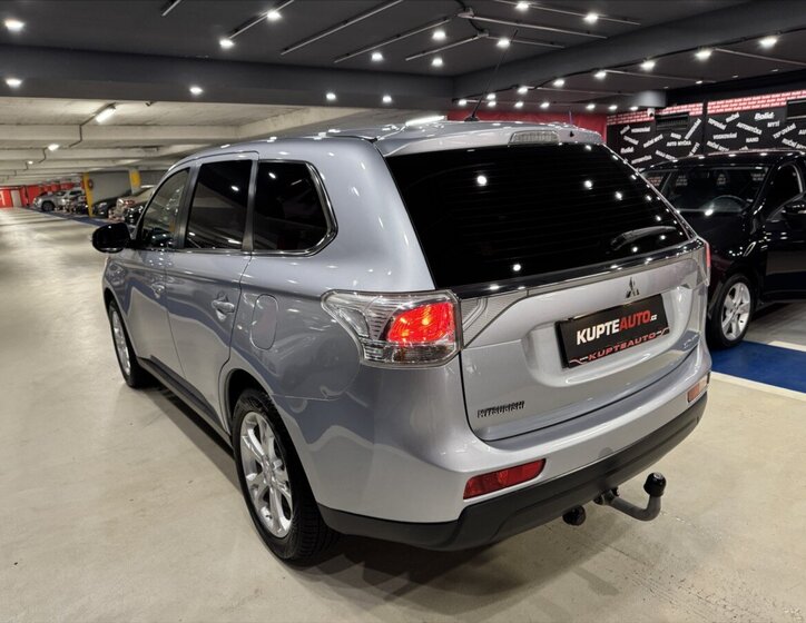 Mitsubishi Outlander SUV / Terénní 2,0 l 110 kw