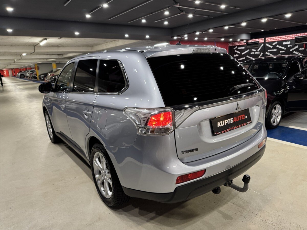 Mitsubishi Outlander SUV / Terénní 2,0 l 110 kw