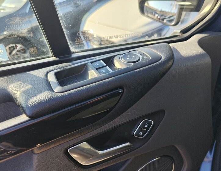 Ford Tourneo Custom VAN / Minibus 2,0 l 110 kw