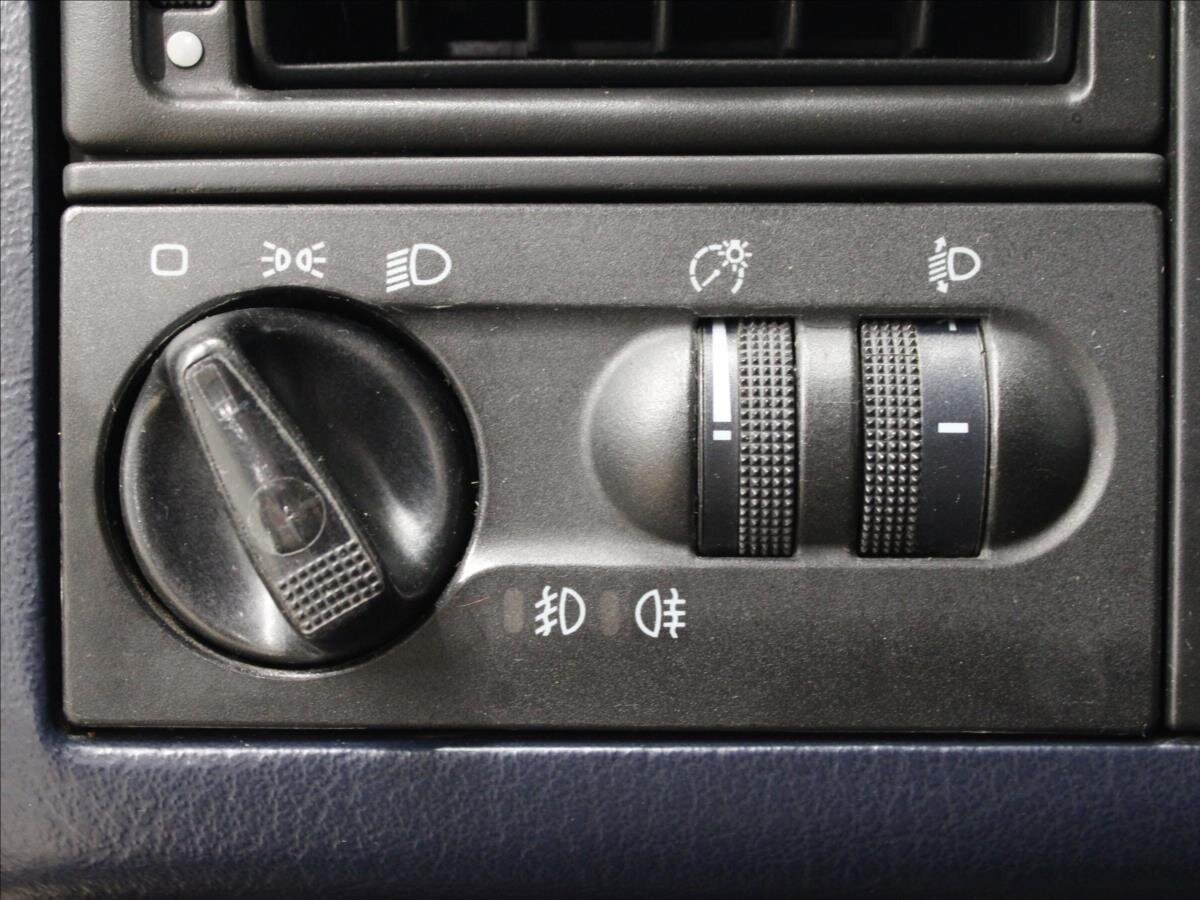 Volkswagen Caravelle Kombi 2,5 l 111 kw