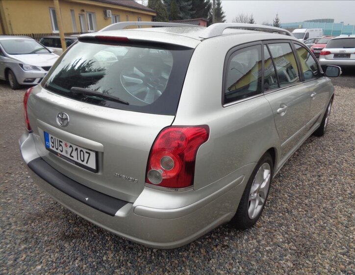 Toyota Avensis Kombi 2,0 l 108 kw
