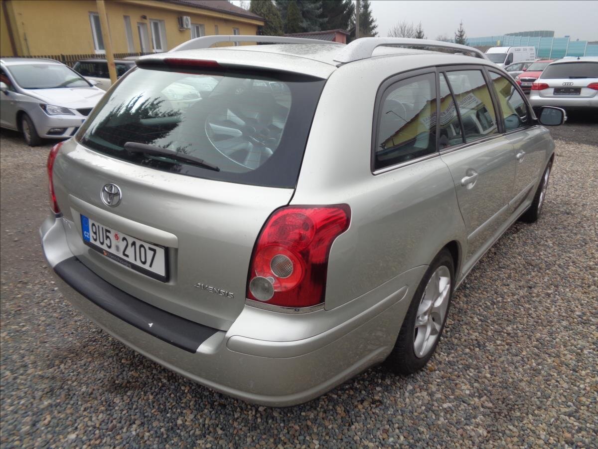 Toyota Avensis Kombi 2,0 l 108 kw