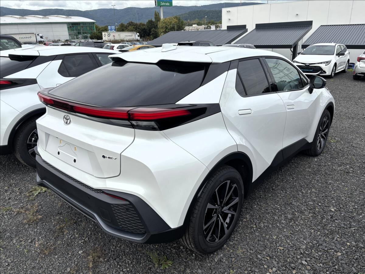 Toyota C-HR SUV 1,8 l 103 kw
