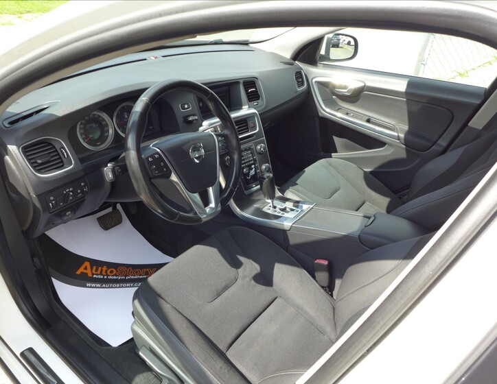 Volvo V60 16