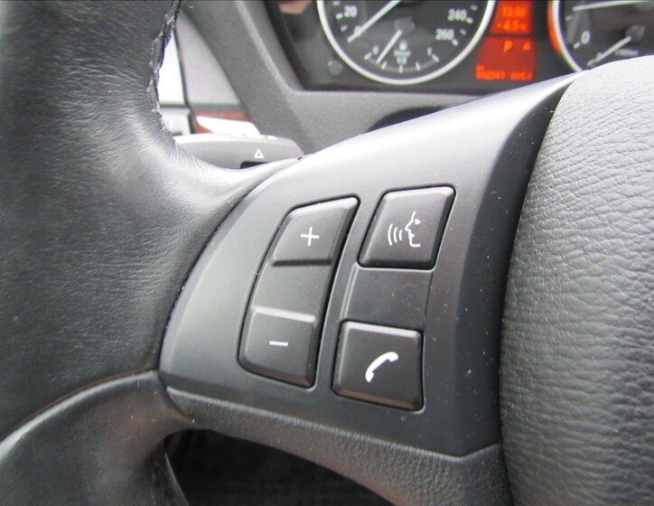 BMW X5 Kombi 3,0 l 225 kw