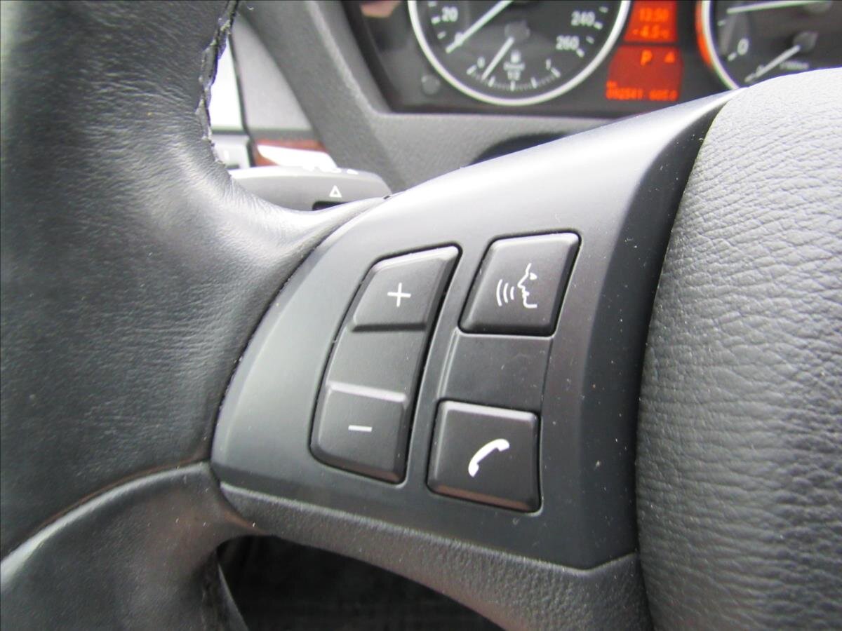 BMW X5 Kombi 3,0 l 225 kw