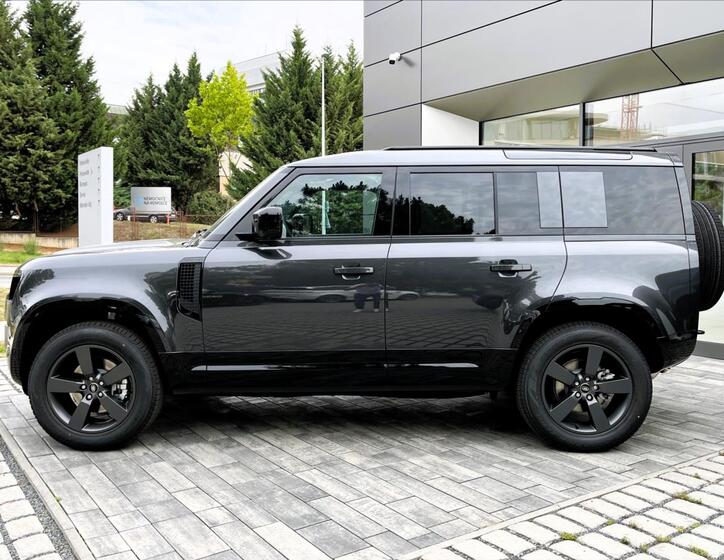 Land Rover Defender 2