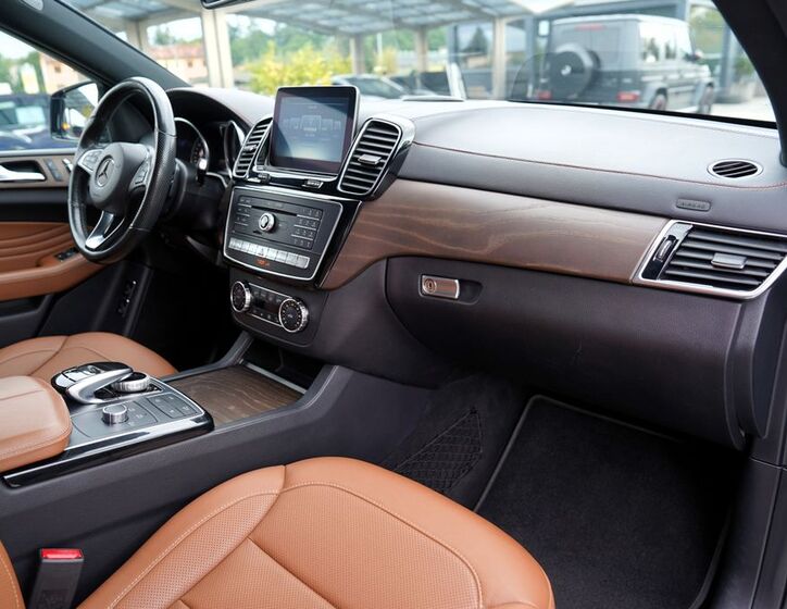 Mercedes-Benz GLE 28