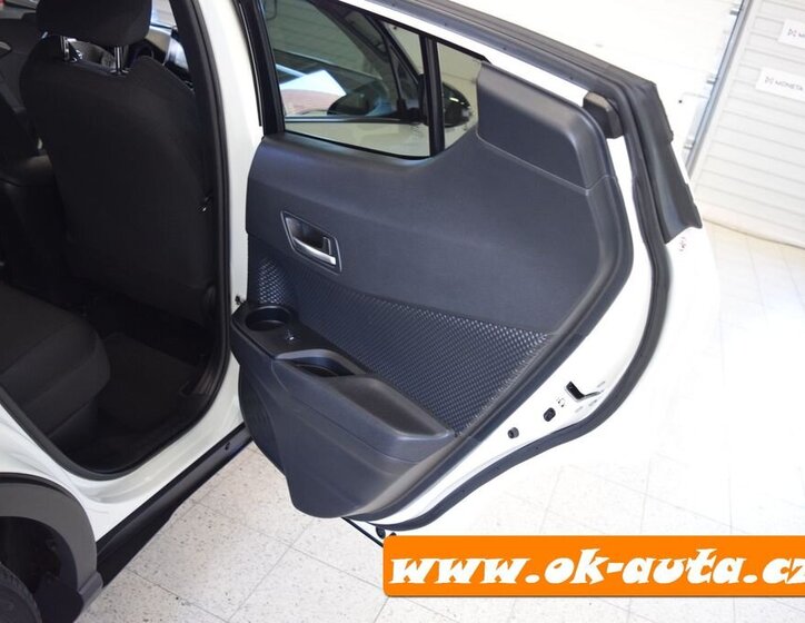 Toyota C-HR Hatchback 1,8 l 0