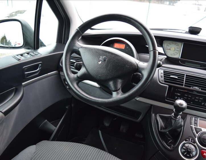 Peugeot 807 MPV 2,0 l 100 kw