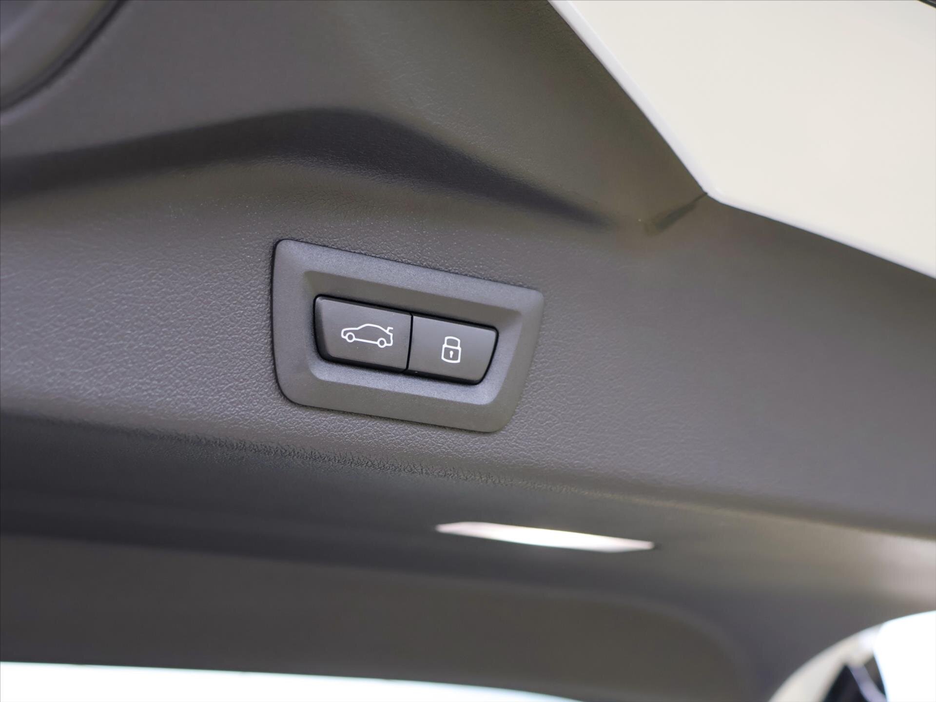 BMW X5 SUV / Terénní 3,0 l 259 kw