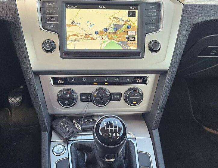 Volkswagen Passat Kombi 1,6 l 88 kw