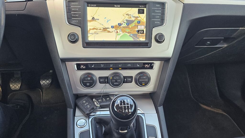 Volkswagen Passat Kombi 1,6 l 88 kw