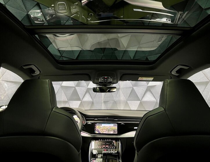 Audi Q8 28