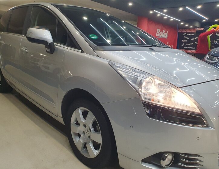 Peugeot 5008 MPV 1,6 l 88 kw