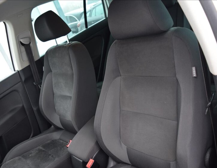 Volkswagen Golf Kombi 1,6 l 77 kw