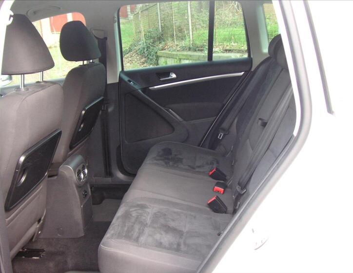 Volkswagen Tiguan 9