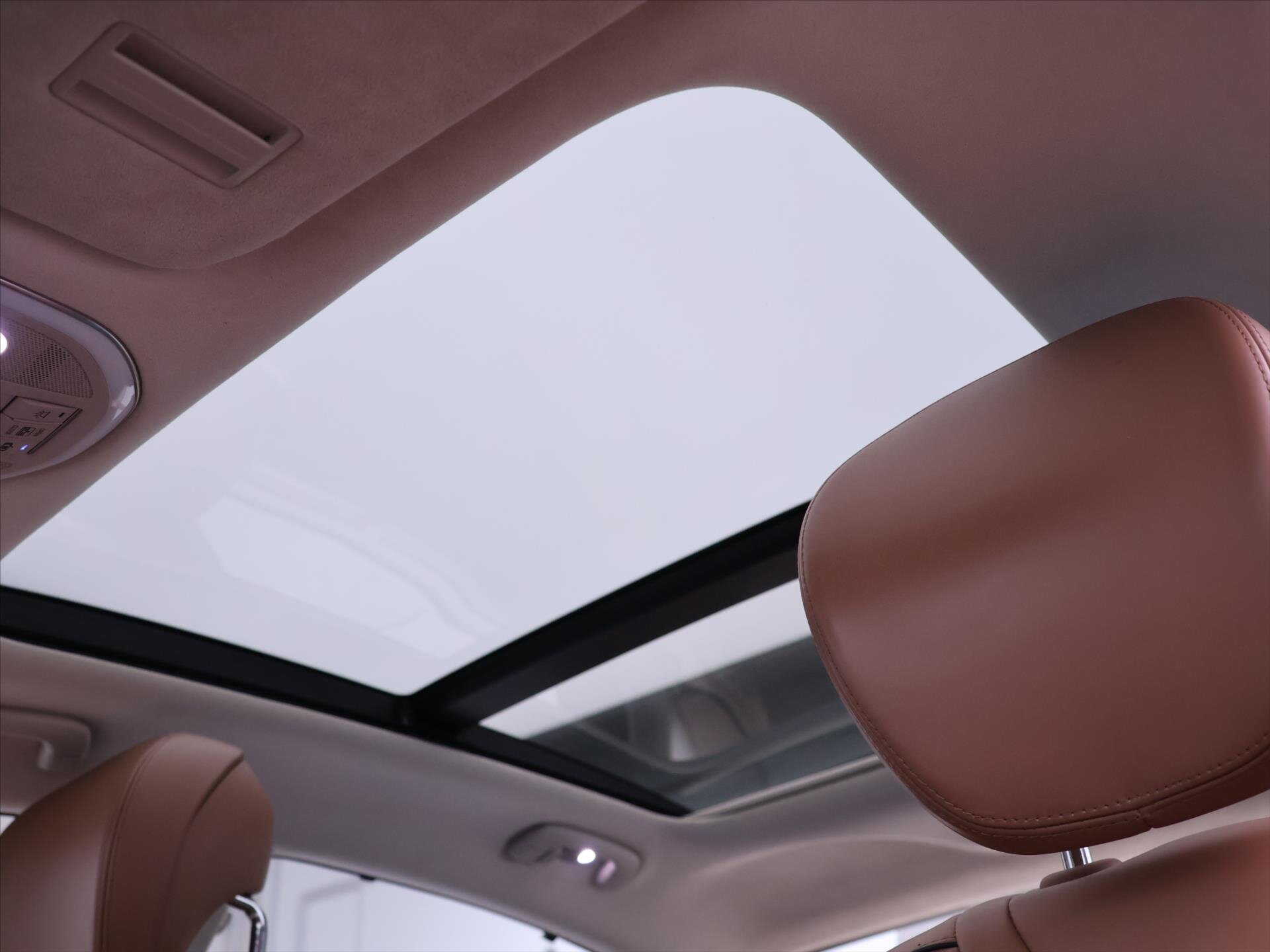 Hyundai Genesis Sedan / Limuzína 3,8 l 232 kw