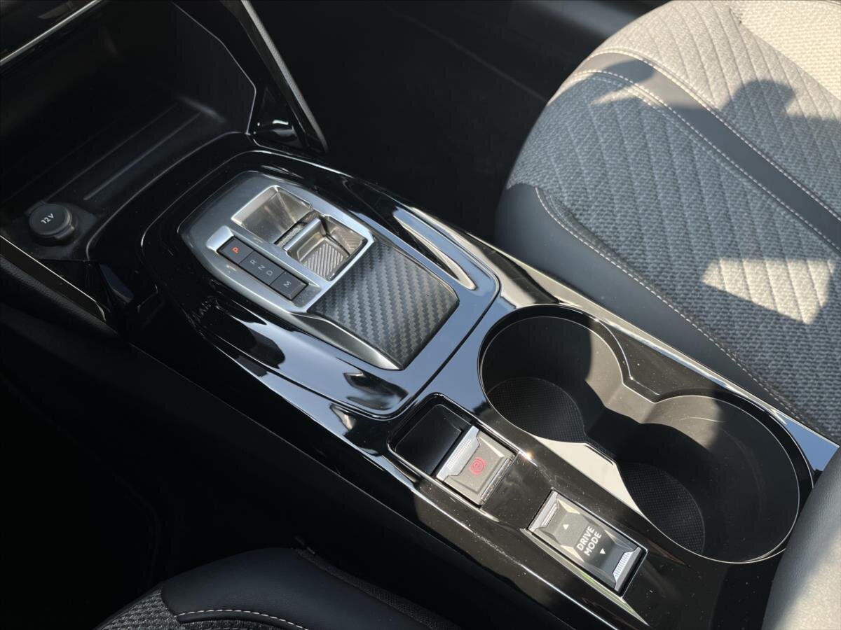 Peugeot 208 Hatchback 1,2 l 74 kw