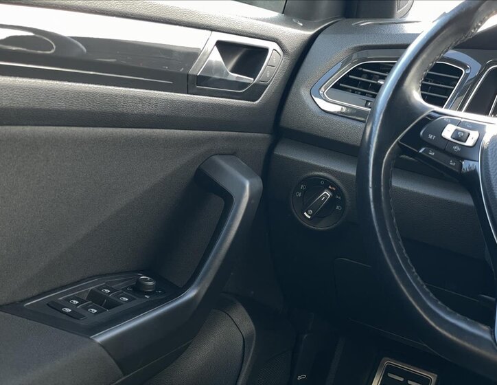 Volkswagen T-Roc SUV / Terénní 1,5 l 110 kw