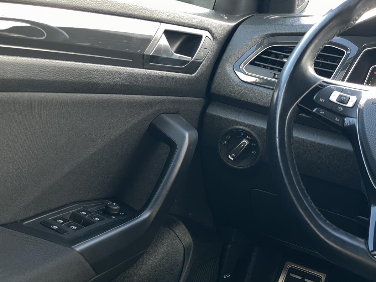 Volkswagen T-Roc SUV / Terénní 1,5 l 110 kw