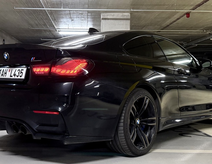 BMW M4 9