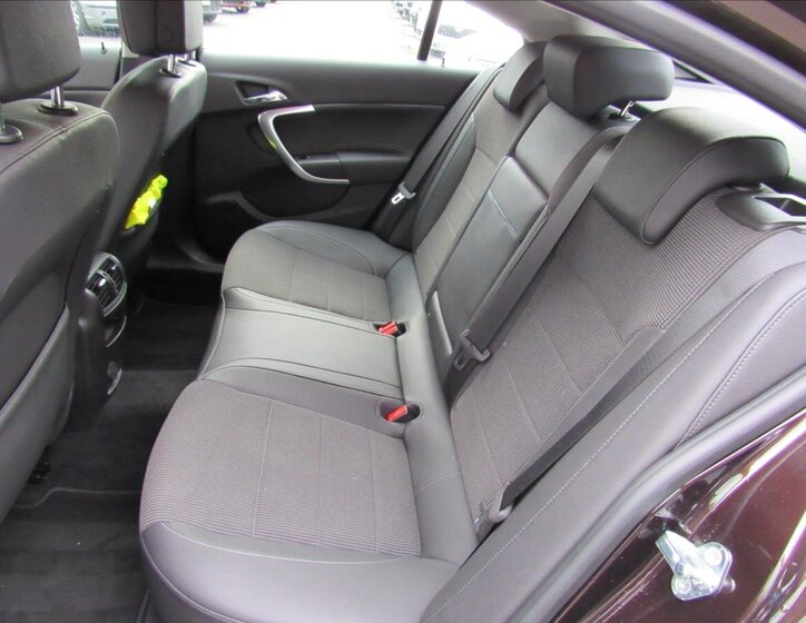 Opel Insignia Sedan / Limuzína 2,0 l 118 kw