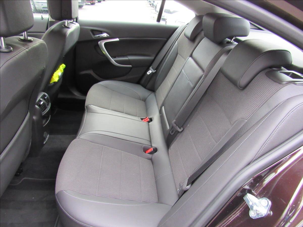 Opel Insignia Sedan / Limuzína 2,0 l 118 kw