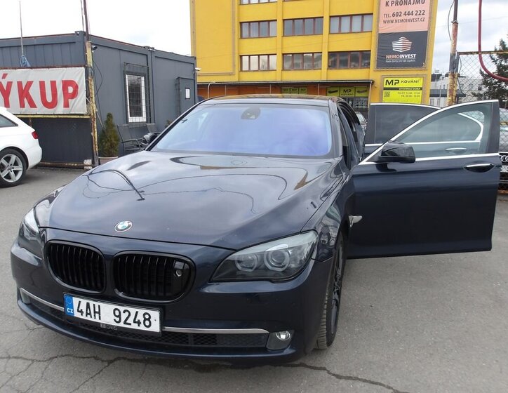 BMW Řada 7 Sedan / Limuzína 3,0 l 180 kw