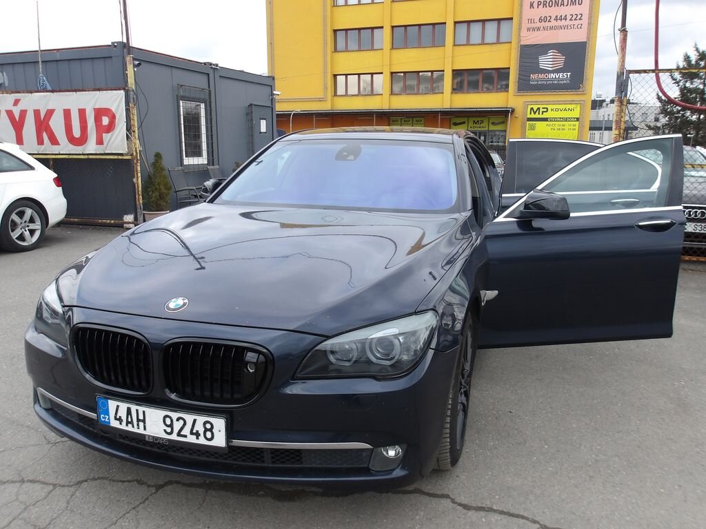 BMW Řada 7 Sedan / Limuzína 3,0 l 180 kw